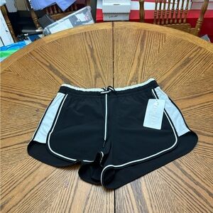 New with Tags Athleta Black and White Sporty Shorts